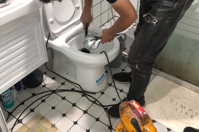 新村镇疏通下水道