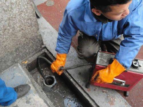 新村镇疏通下水道