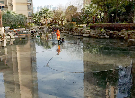 新村镇景观池淤泥清理